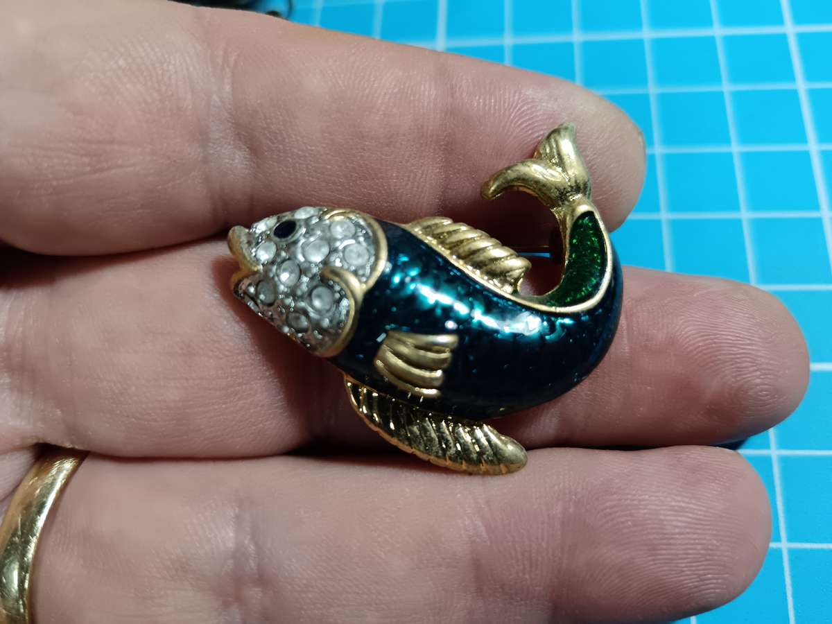 Costume Jewellery - fish Brooch