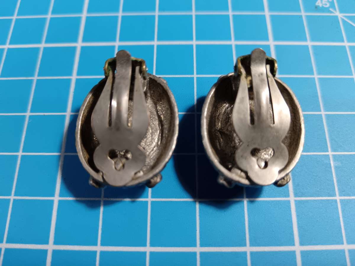 Costume Jewellery - Clip on earrings