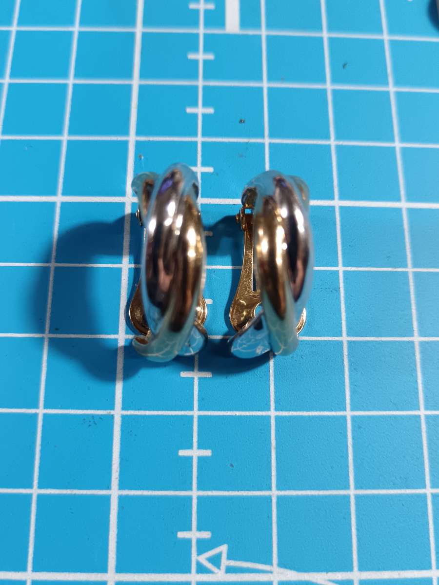 Costume Jewellery - Clip on earrings