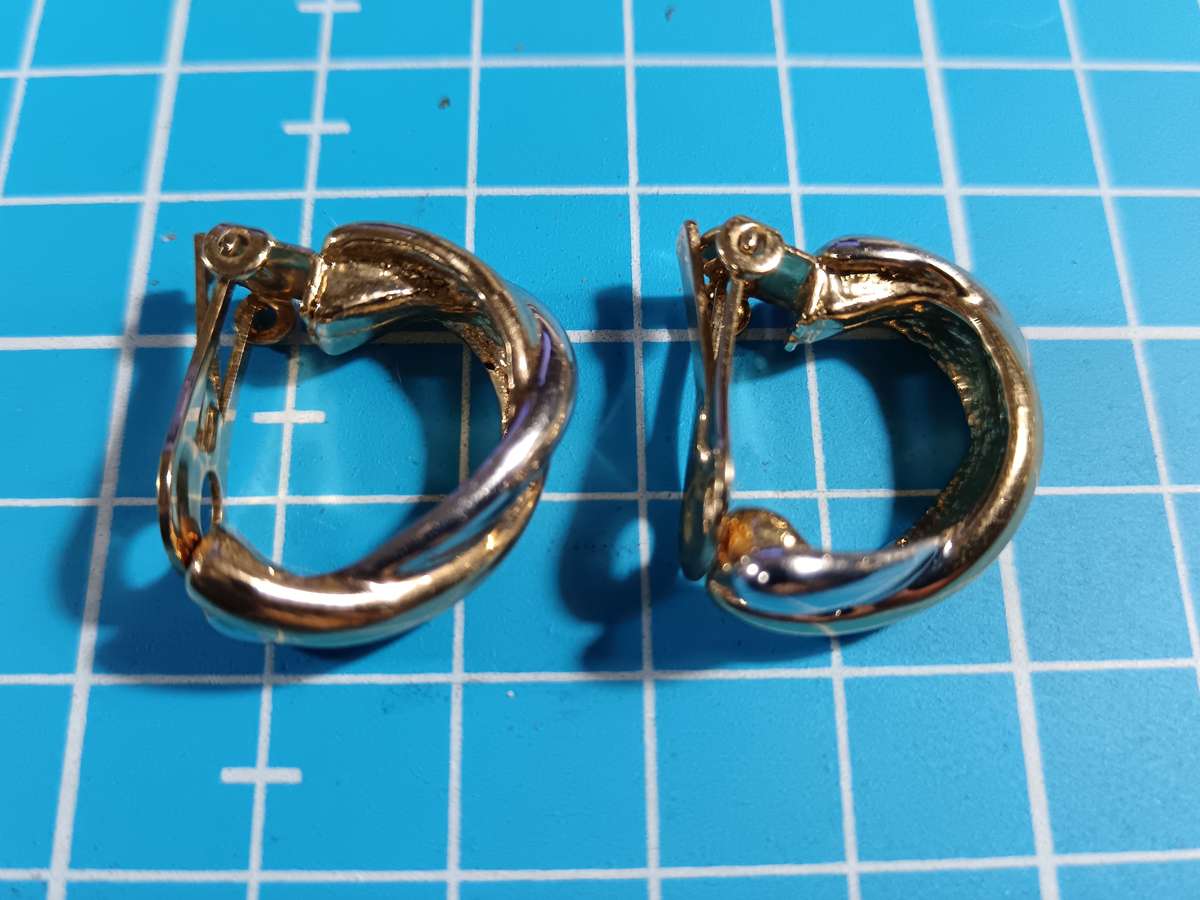 Costume Jewellery - Clip on earrings