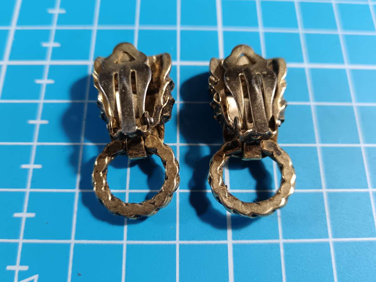 Costume Jewellery - Clip on earrings