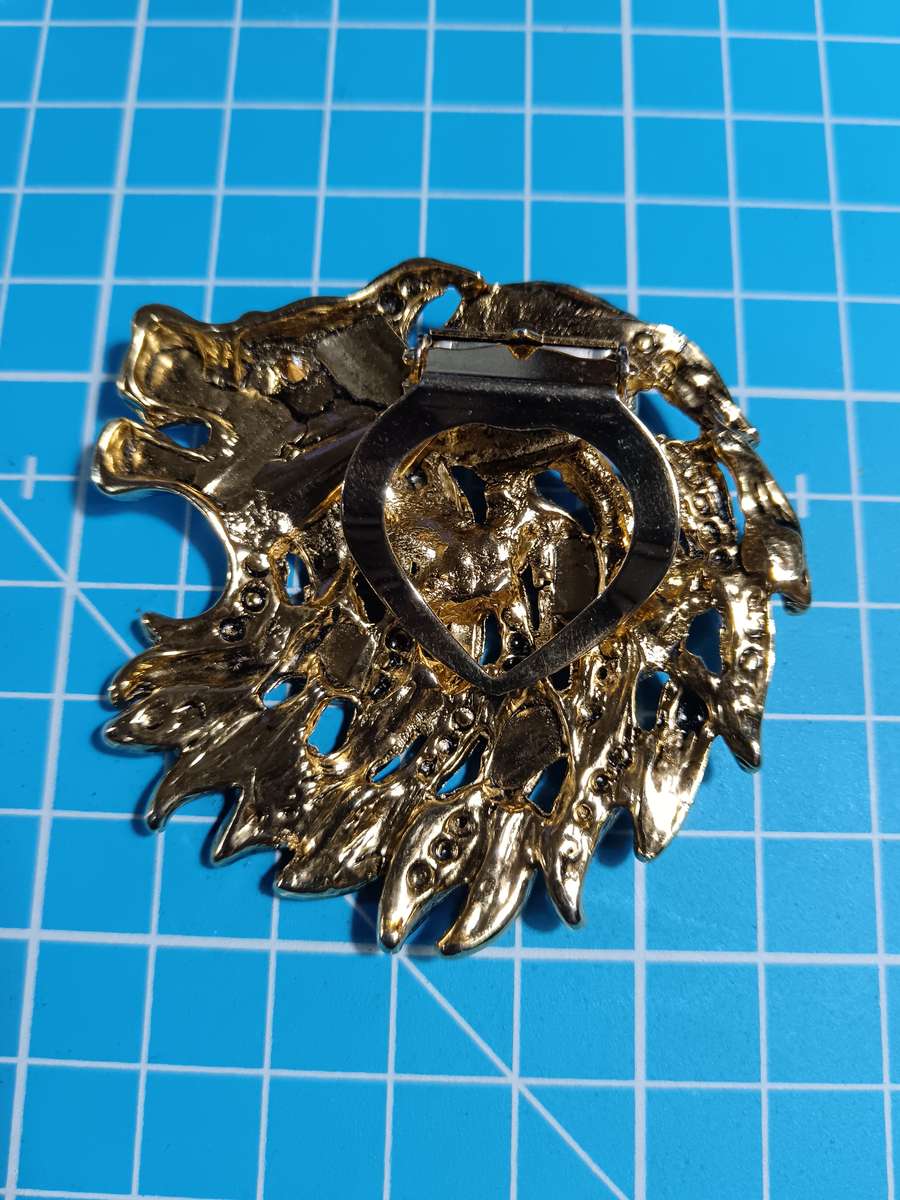 Costume Jewellery - lion brooch
