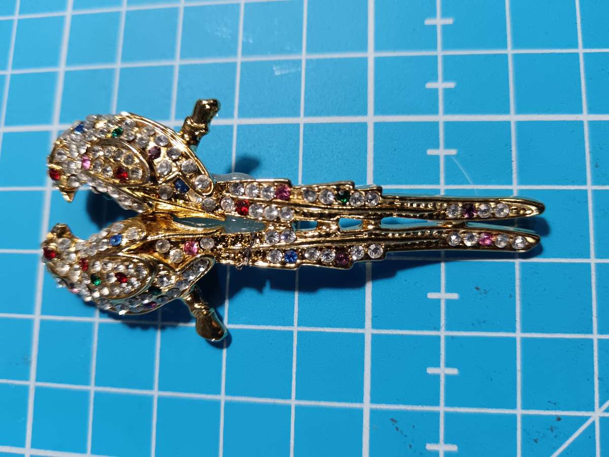 Costume Jewellery - beautiful bird brooch