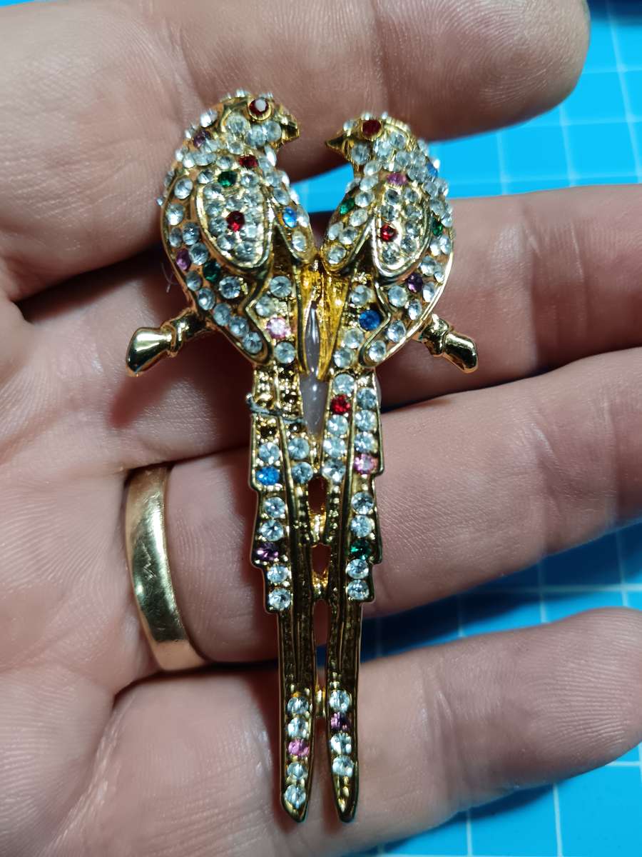 Costume Jewellery - beautiful bird brooch