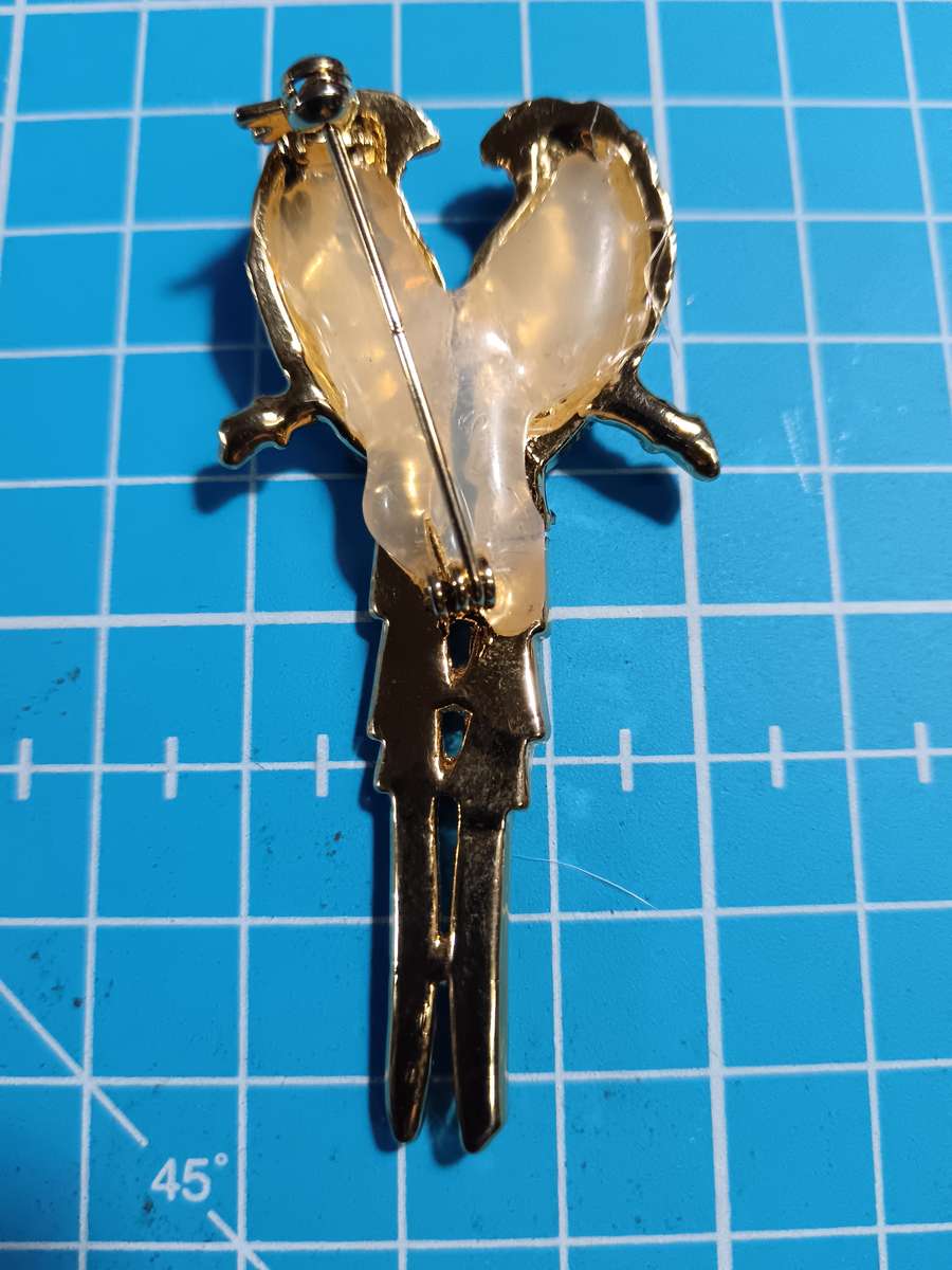 Costume Jewellery - beautiful bird brooch