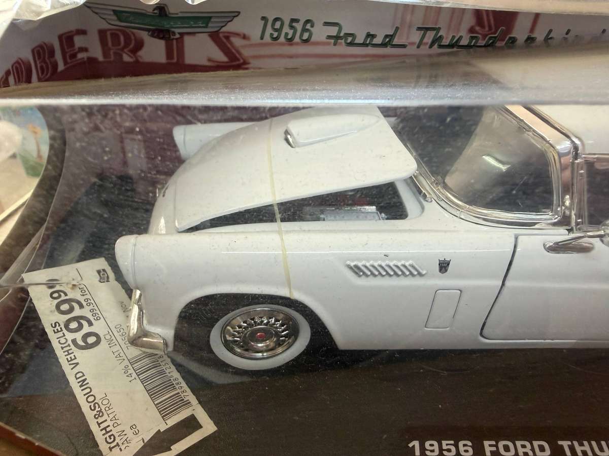 Motor Max 1956 Ford Thunderbird. 1:18