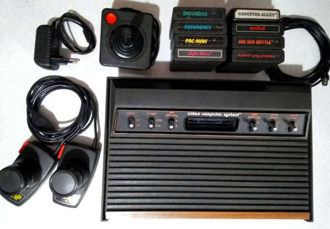 Retro - Atari Gaming Console with 8 Games - Workings 100%
