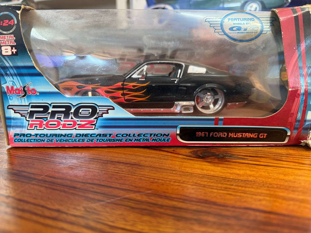 Maisto 1967 Ford Mustang GT - scale 1:24