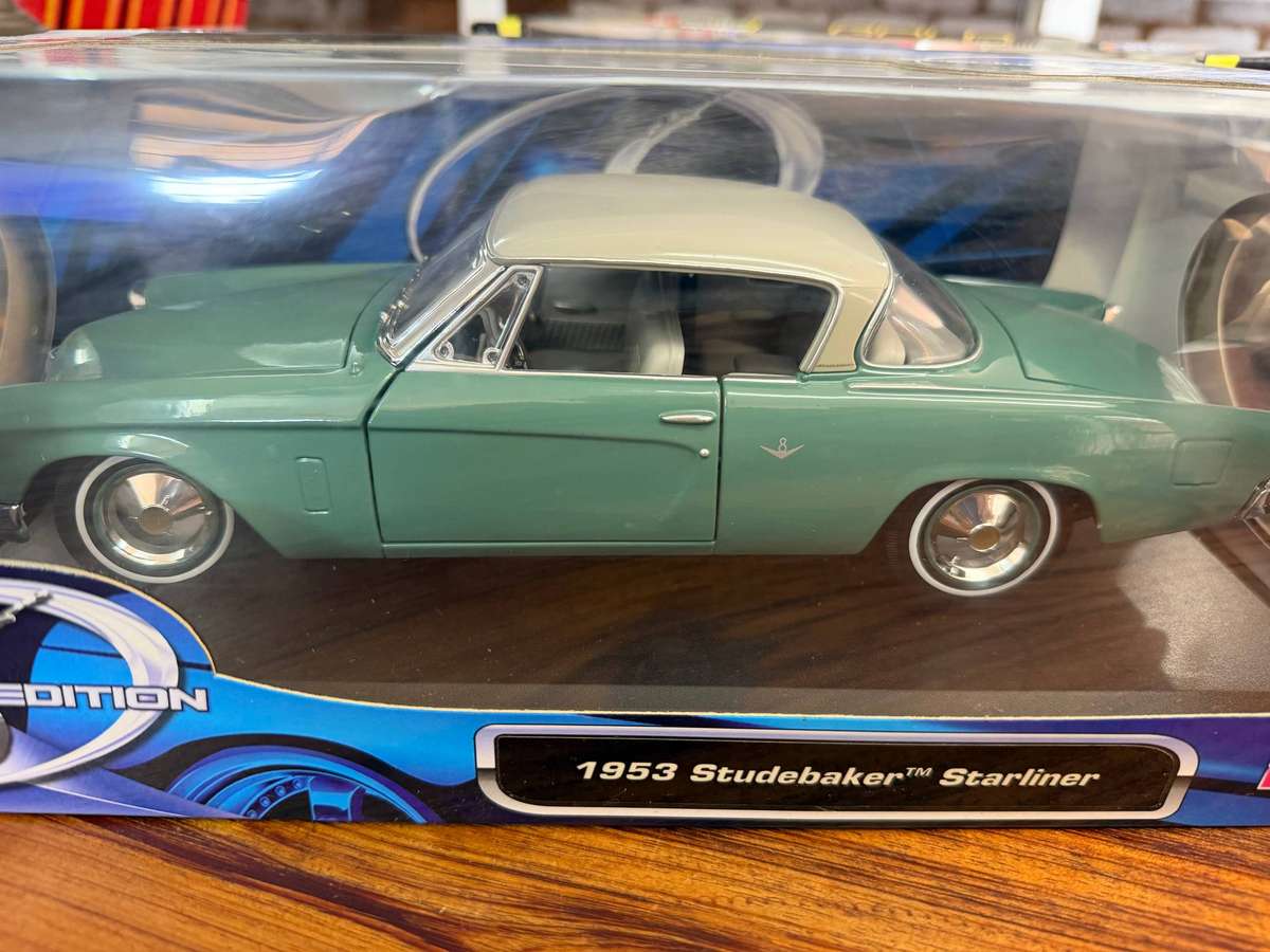 Maisto Studebaker STarliner 1953 - scale 1:18