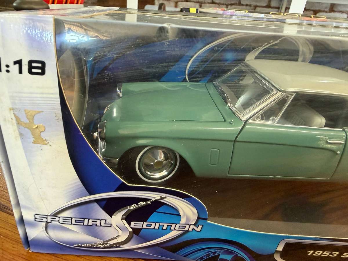 Maisto Studebaker STarliner 1953 - scale 1:18