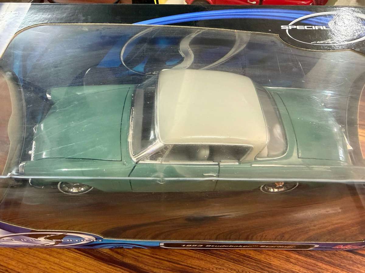 Maisto Studebaker STarliner 1953 - scale 1:18