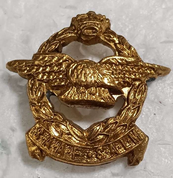 World War Two Era SAAF/SALM Cap Badge ( Special Piece )