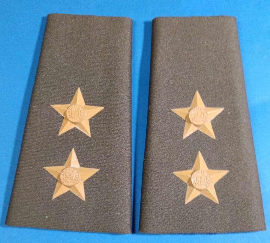 SADF - Army Lieutenant Slip on Ranks