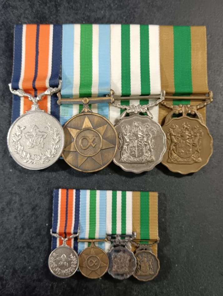 SADF/SANDF - 20 Year Good Service Medal Set with Miniatures ( Sterling Silver )