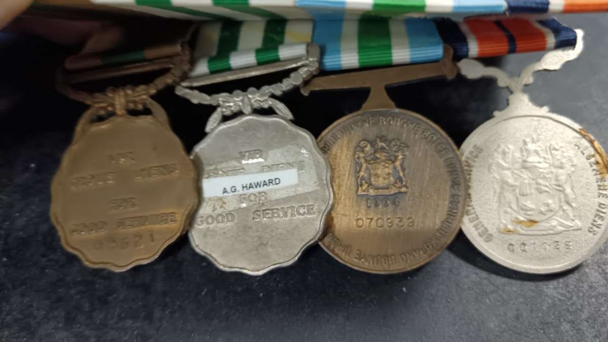 SADF/SANDF - 20 Year Good Service Medal Set with Miniatures ( Sterling Silver )