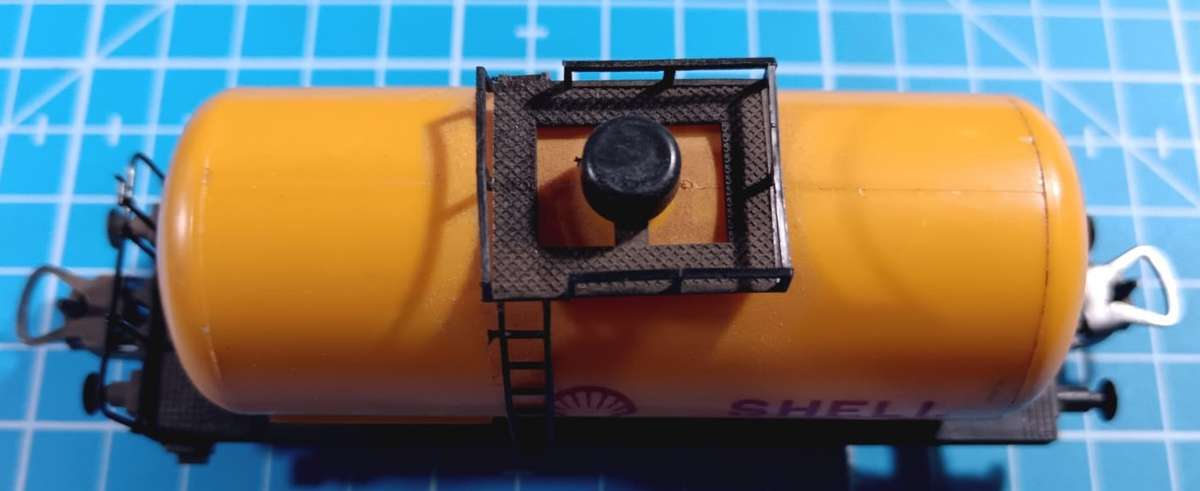 Lima HO Shell Tank Wagon