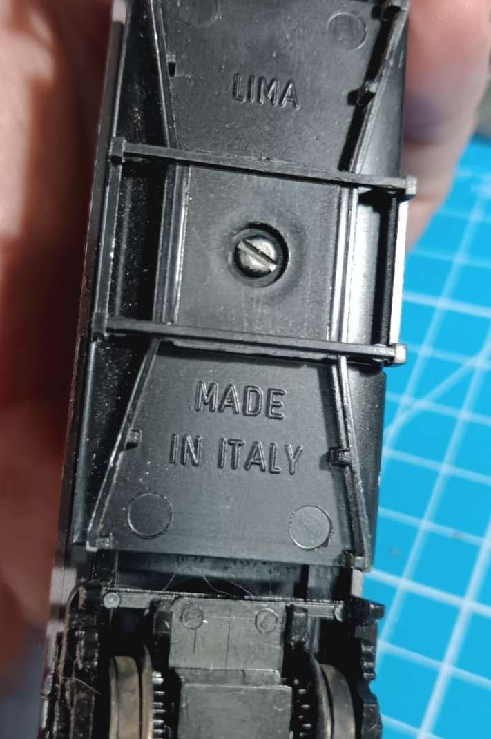 Lima HO SAR/SAS Class 34 #34-215 Diesel Locomotive