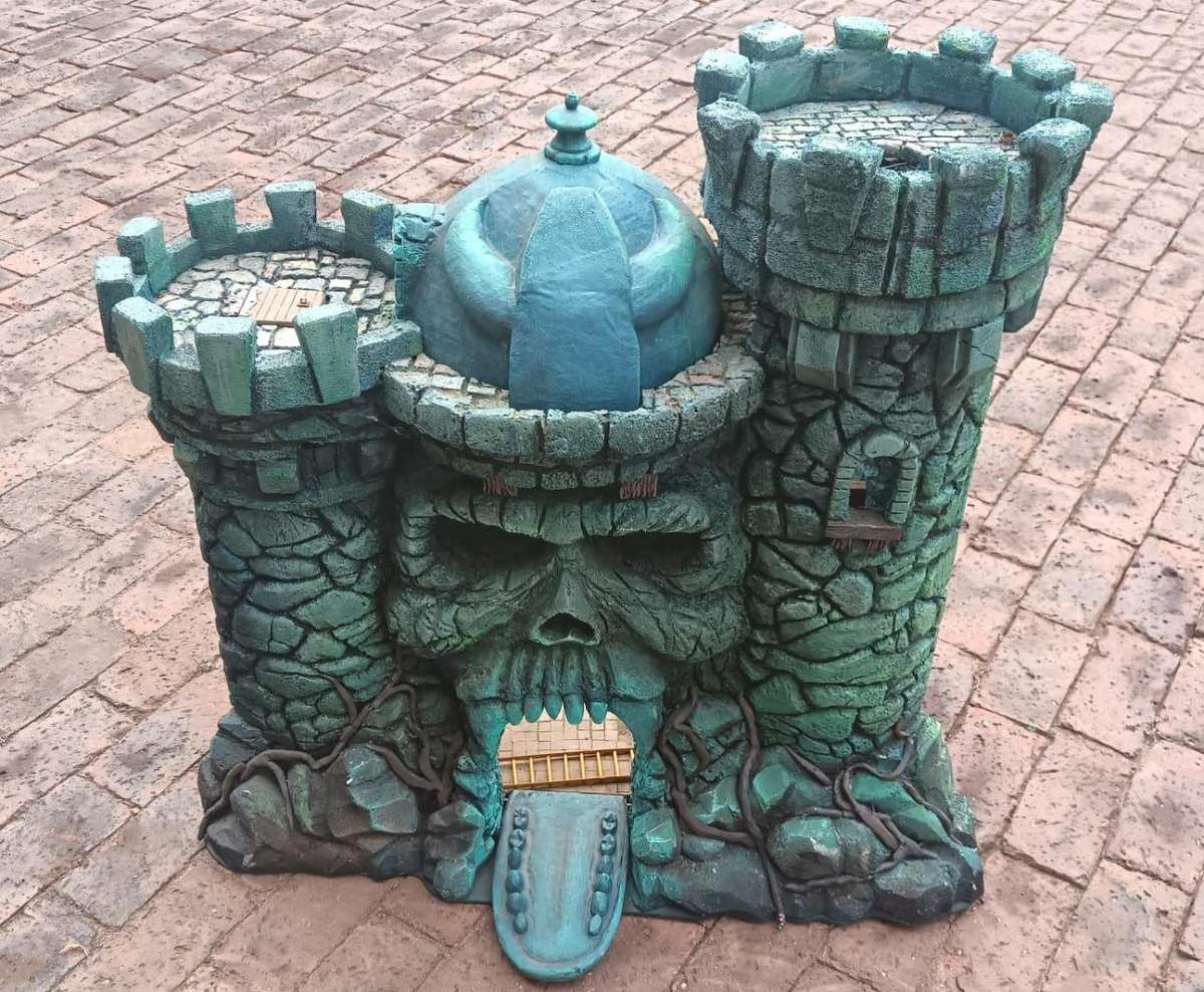 He-Man Masters Of The Universe (HUGE) Castle Grayskull