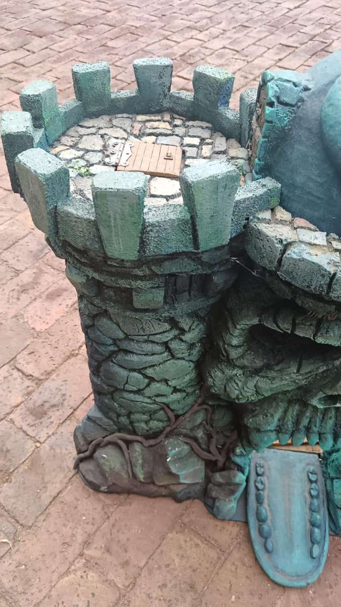 He-Man Masters Of The Universe (HUGE) Castle Grayskull