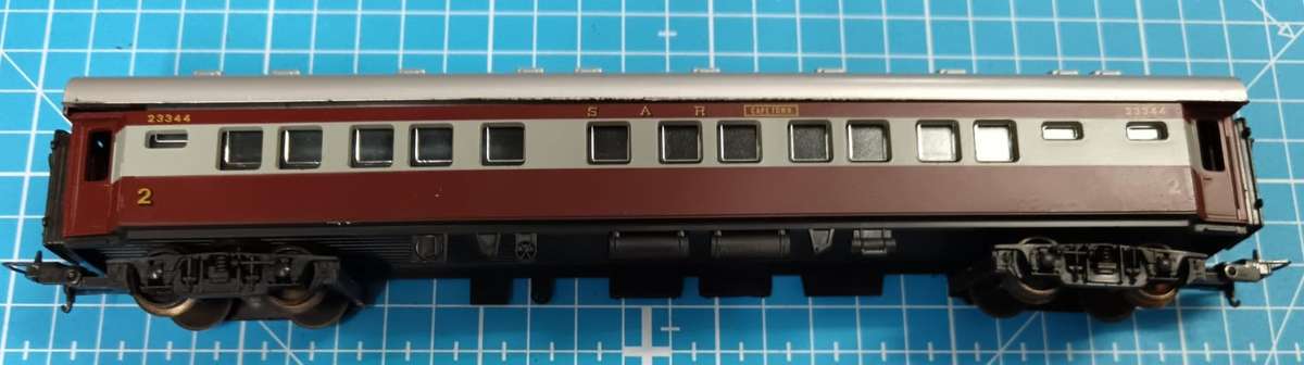 LIMA HO: SAR `Trans Karoo` 2nd Class Passenger Coach in Good Used Un-boxed condition(Italy)