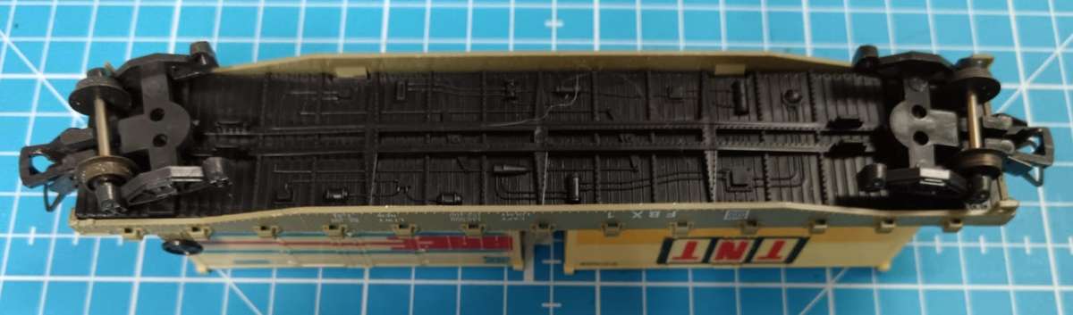 LIMA HO: Bogie Flat Wagon with Containers