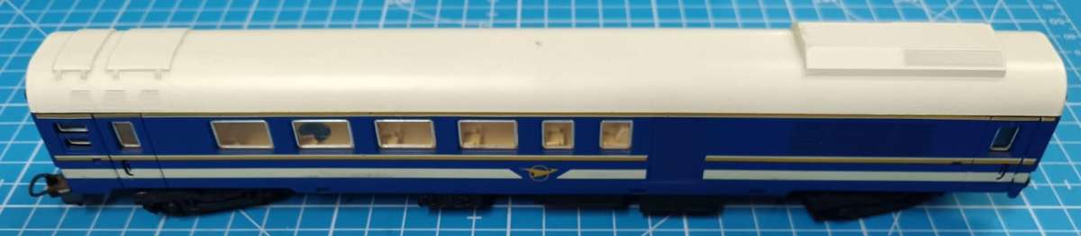 LIMA HO: Blue Train Composite Coach in good un-boxed condition(Italy)