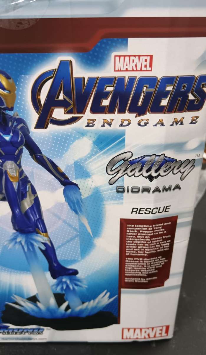 Marvel Gallery Avengers: Endgame Rescue Diorama Statue - Diamond Select Brand