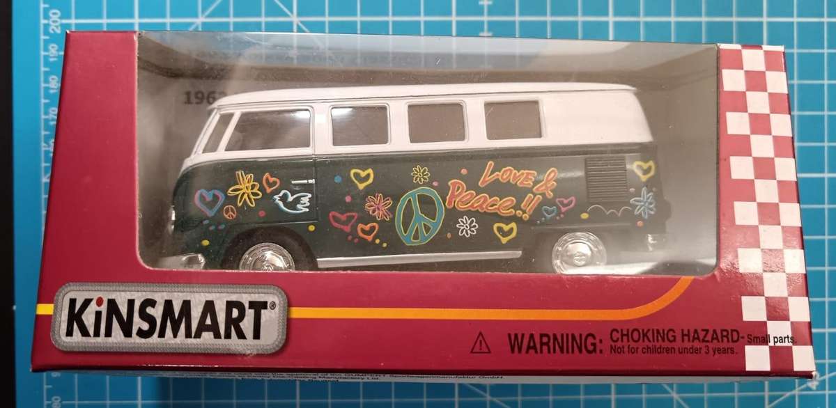 Kinsmart Volkswagen Classic Bus & Hippy Flower Power Decor Green Color 1:32 Scale Die