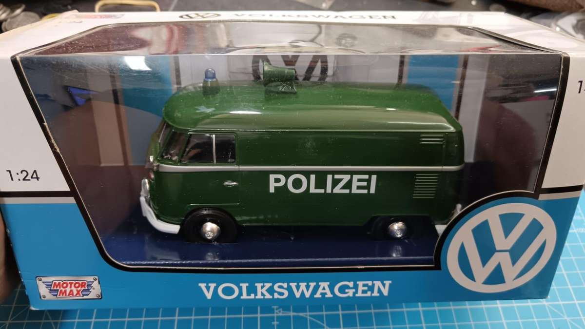 MOTOR-MAX 79574 VOLKSWAGEN - T1 TYPE 2 VAN POLIZEI 1962 - GREEN - 1/24