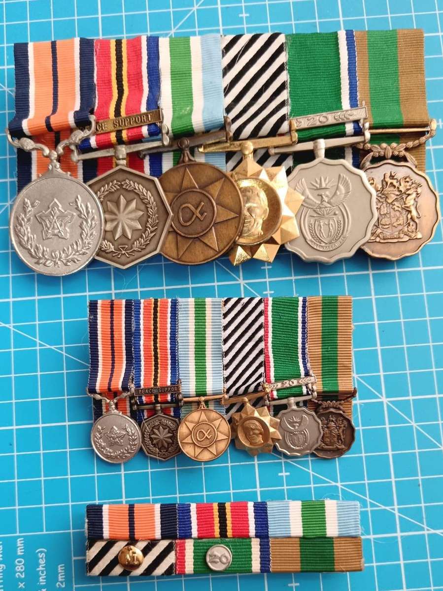 SADF/SANDF - 20 Year Service Full Size and Miniature Court Mounted Set