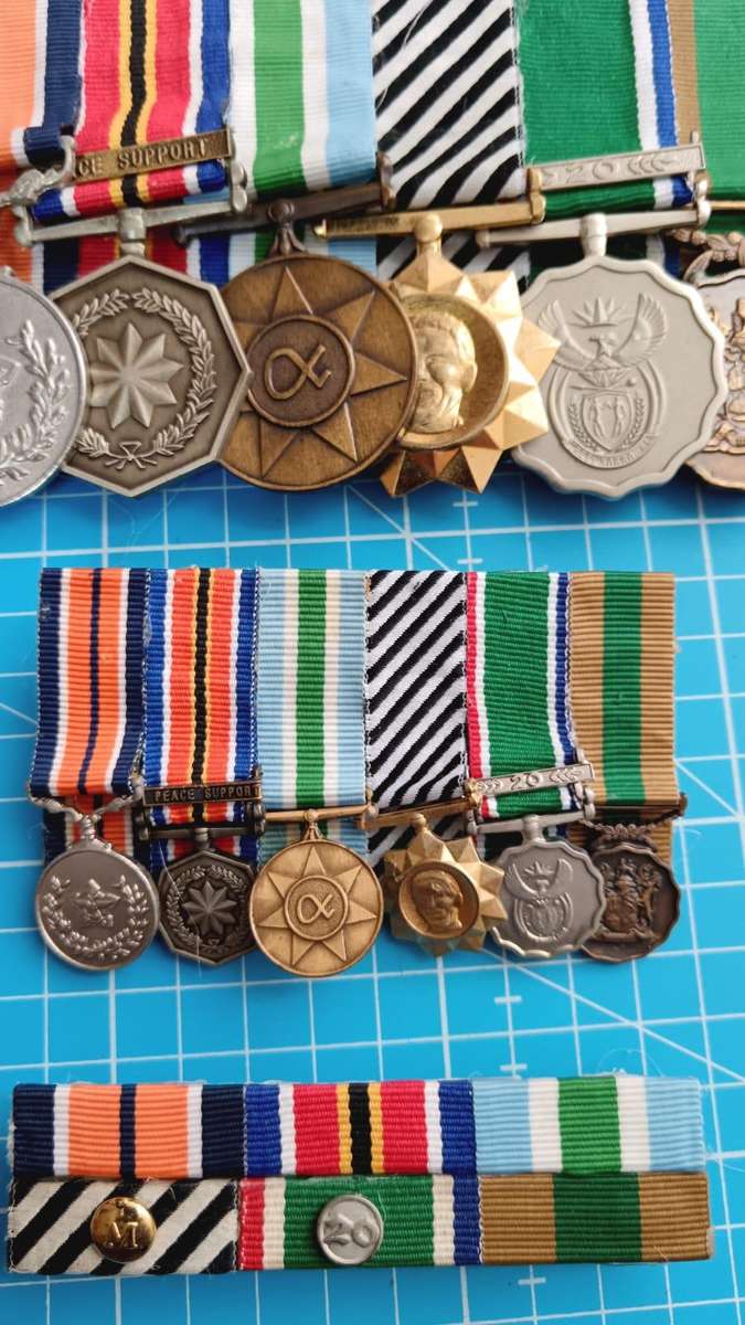 SADF/SANDF - 20 Year Service Full Size and Miniature Court Mounted Set