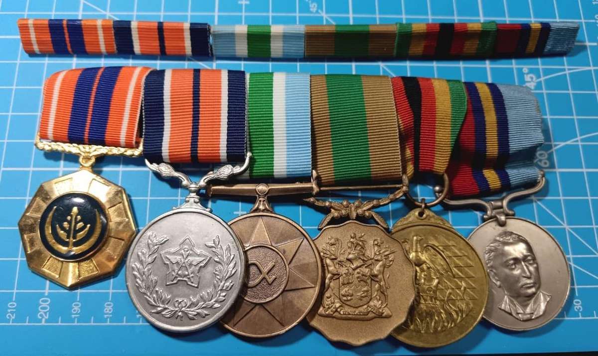 Full Size SADF/Rhodesia 10 Year Service Full Size Group: 2465 SGT A.R.Wohlters
