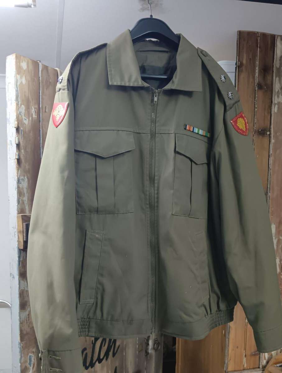 SANDF - Jacket with Insignia ( Top Condition - Size 107 ) Dated 2002