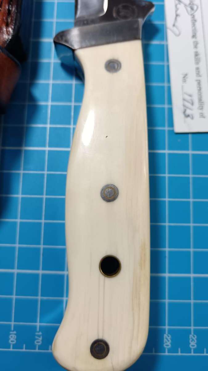 Hand made knife by Johann Kleynhans with sheath