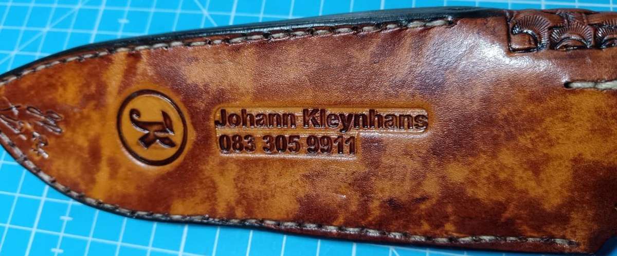 Hand made knife by Johann Kleynhans with sheath