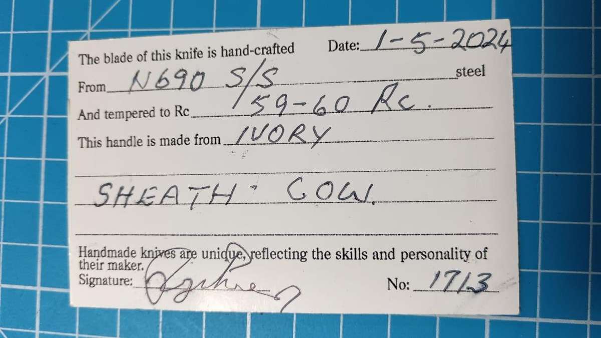 Hand made knife by Johann Kleynhans with sheath