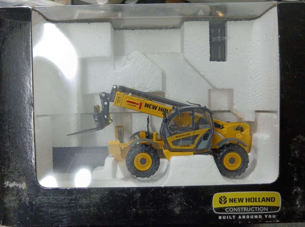 New Holland LM 1745 Telescooplader