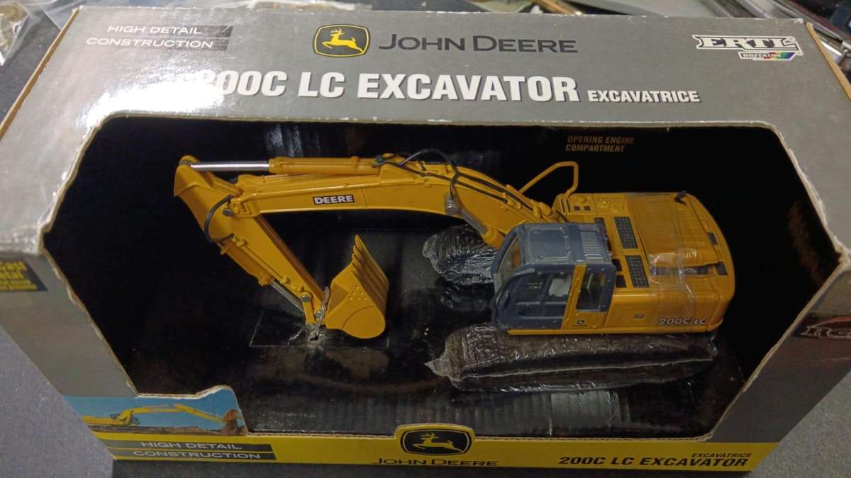 John Deere 200C LC Excavator by Ertl 1/50 Scale Construction Equipment