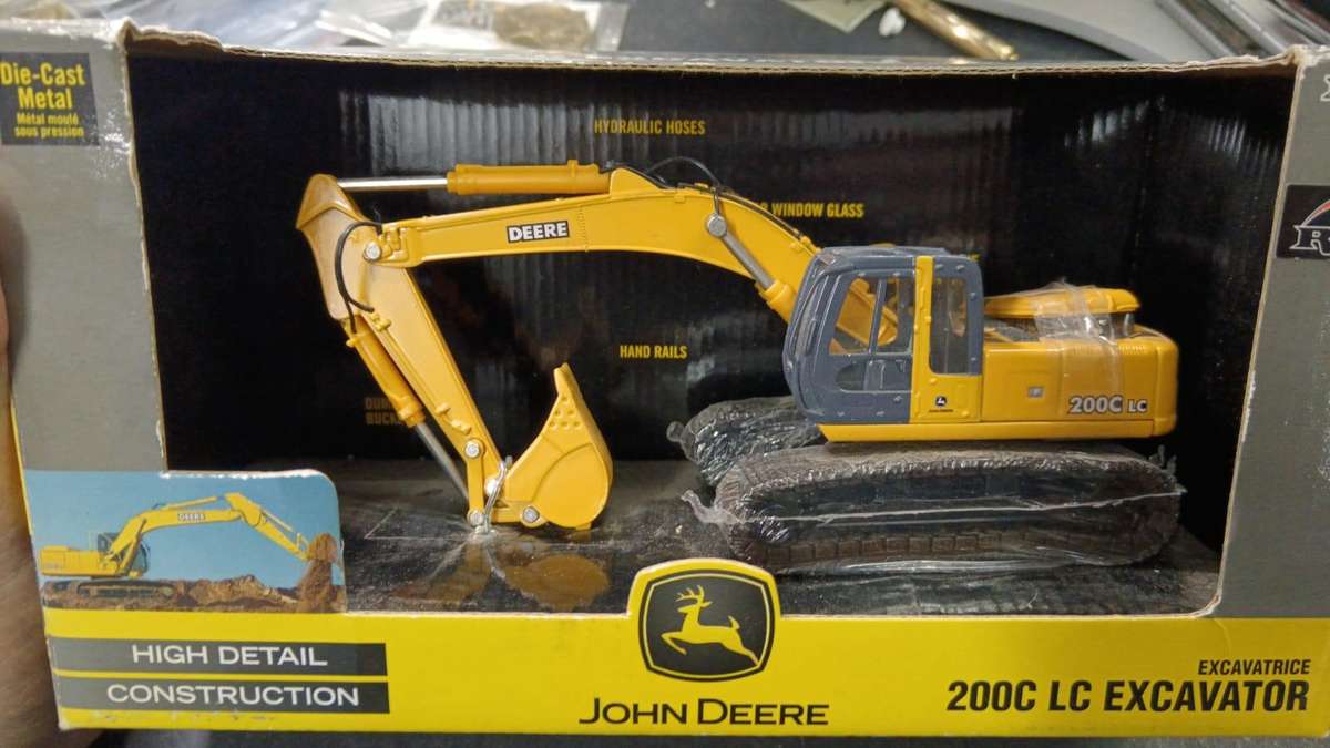 John Deere 200C LC Excavator by Ertl 1/50 Scale Construction Equipment