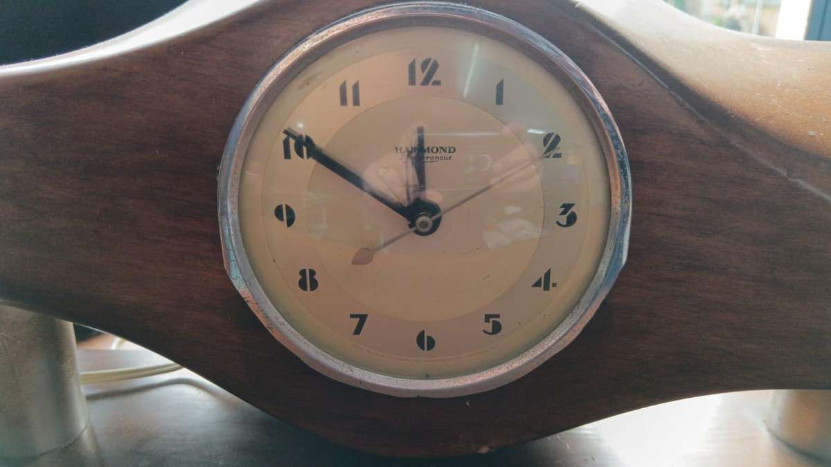 Vintage 1940s WWII Airplane Propeller Clock