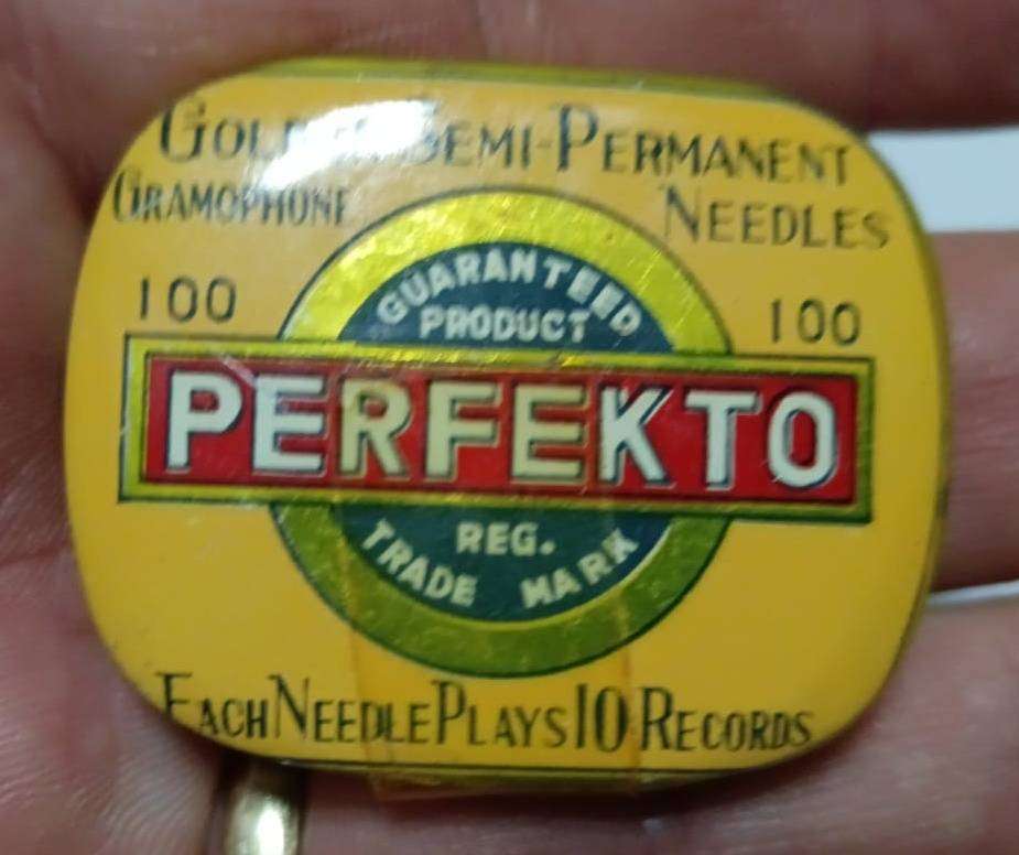 Vintage Gramophone Phonograph Needles in Tin