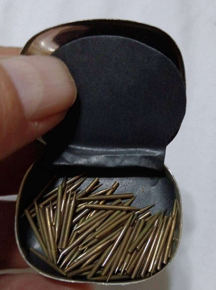 Vintage Gramophone Phonograph Needles in Tin