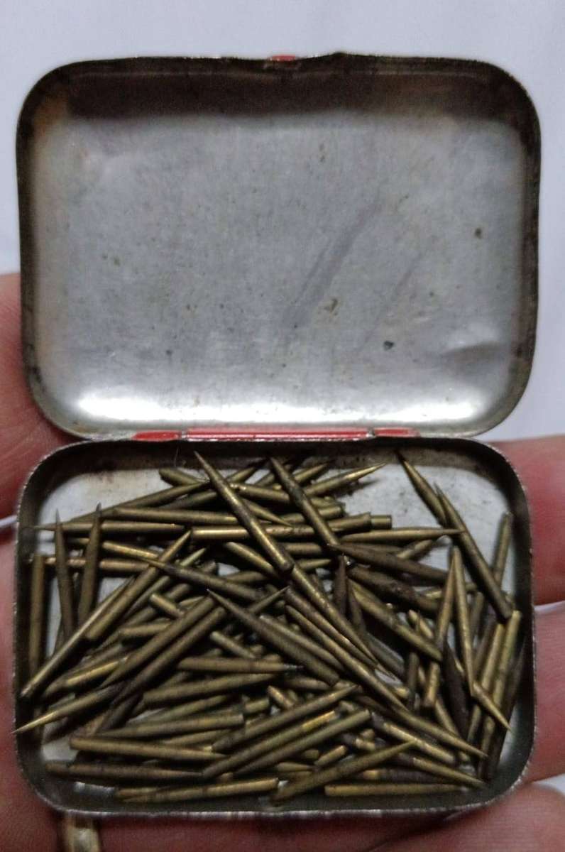 Vintage Gramophone Phonograph Needles in Tin