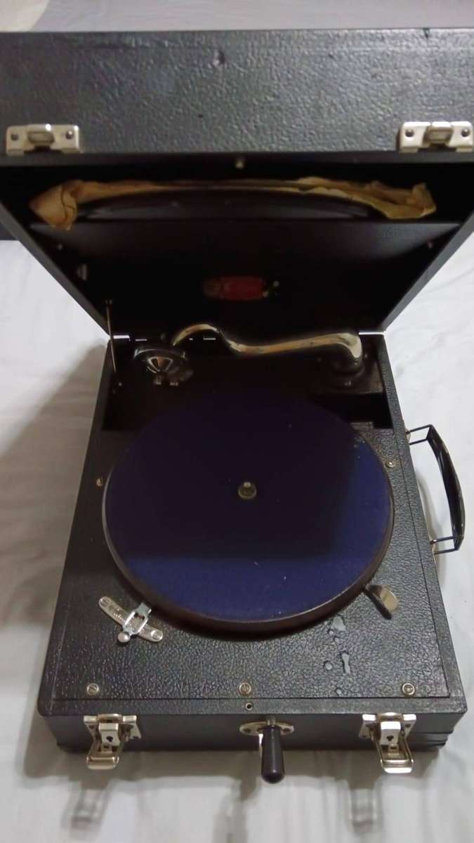 Vintage Gallotone Manual Record Player in Very Good Condition
