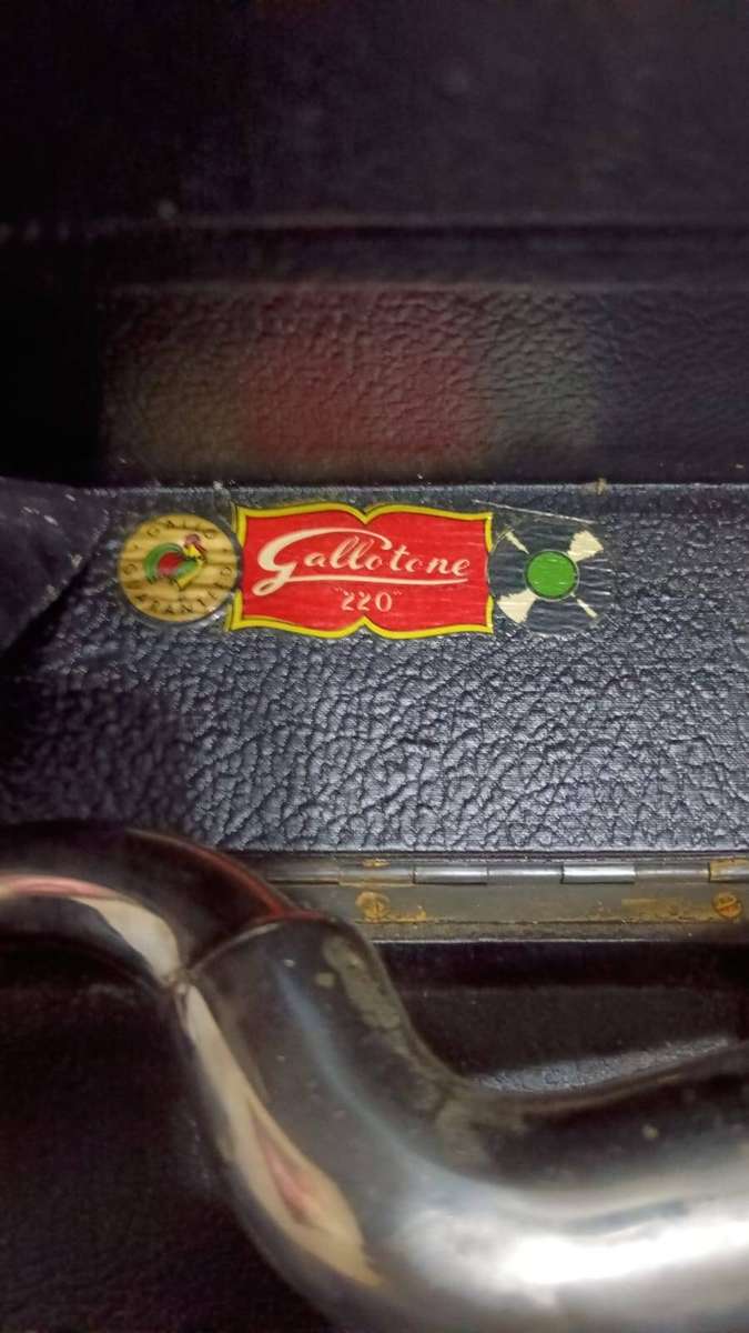 Vintage Gallotone Manual Record Player in Very Good Condition