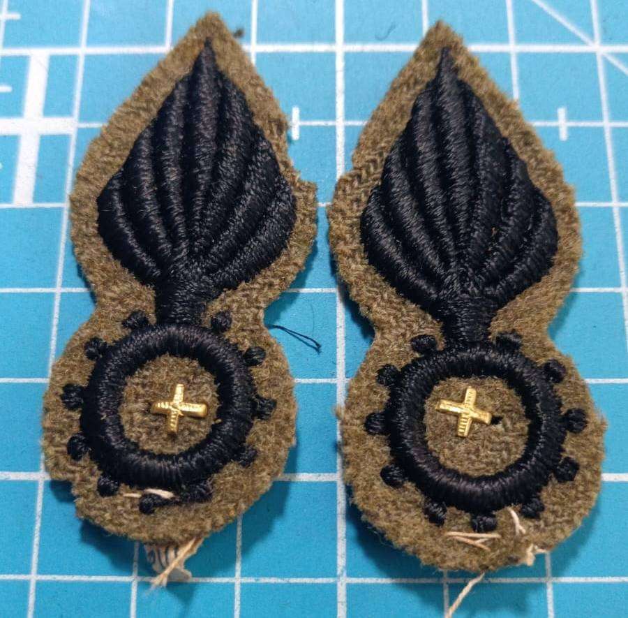 Italian WW2 Badges - Bidding on the Pair
