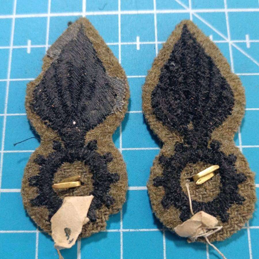 Italian WW2 Badges - Bidding on the Pair