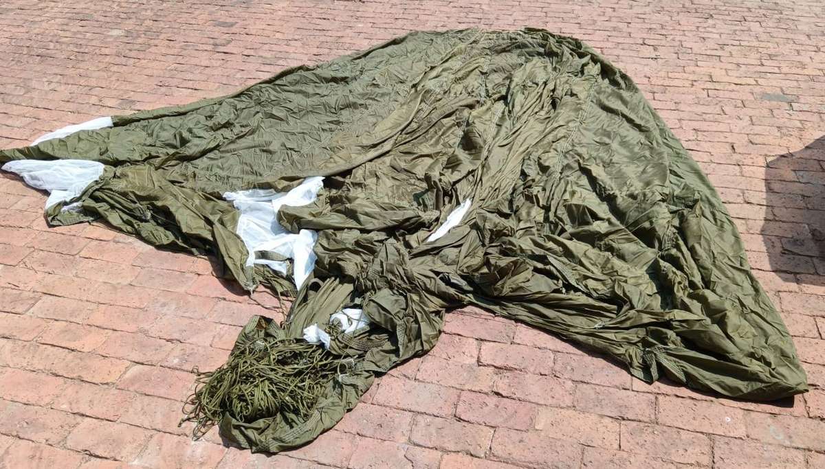 Full Size Cargo Chute in Very Good Condition - Great for a Display