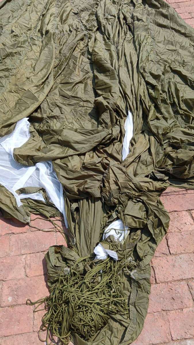 Full Size Cargo Chute in Very Good Condition - Great for a Display