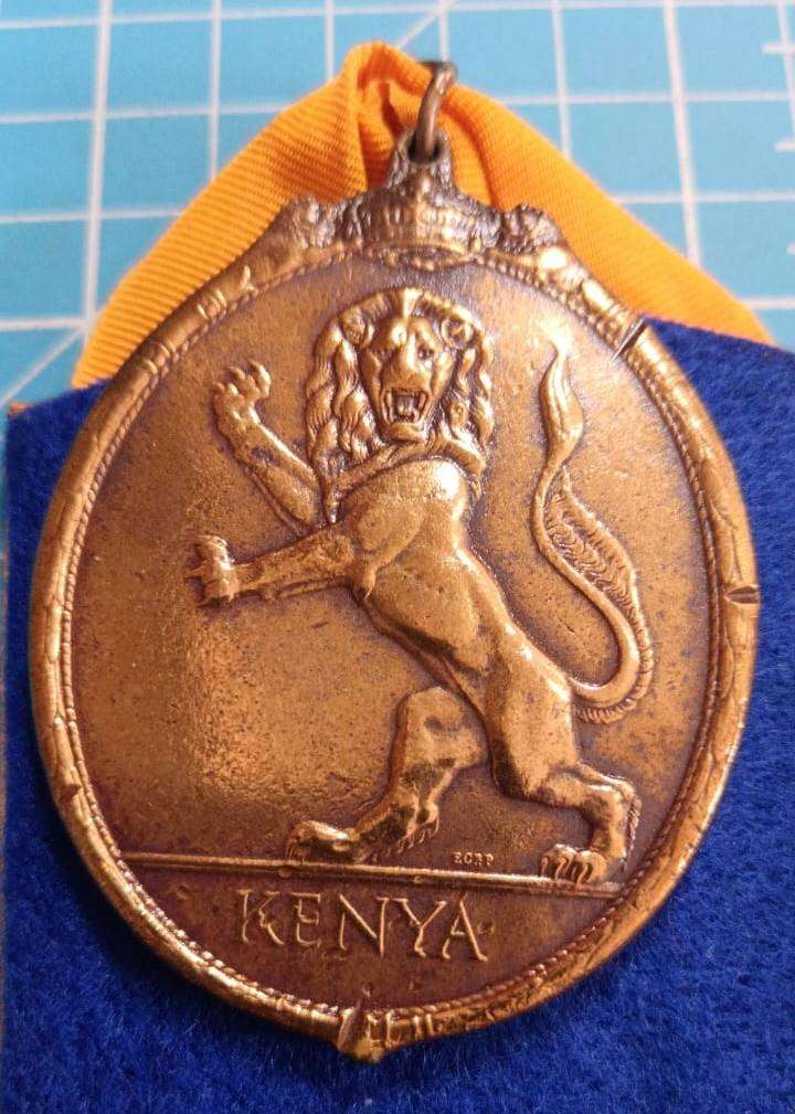 Commonwealth - Kenya's Chief Medal ( Queen Elizabeth )